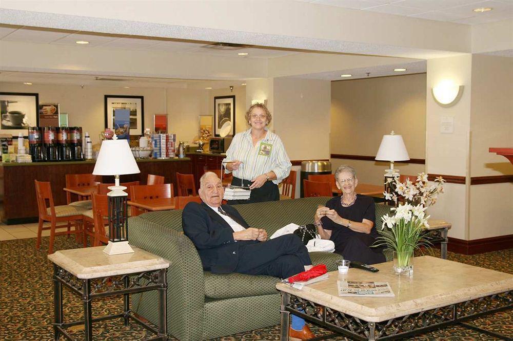 Hampton Inn Akron-South Restaurant foto